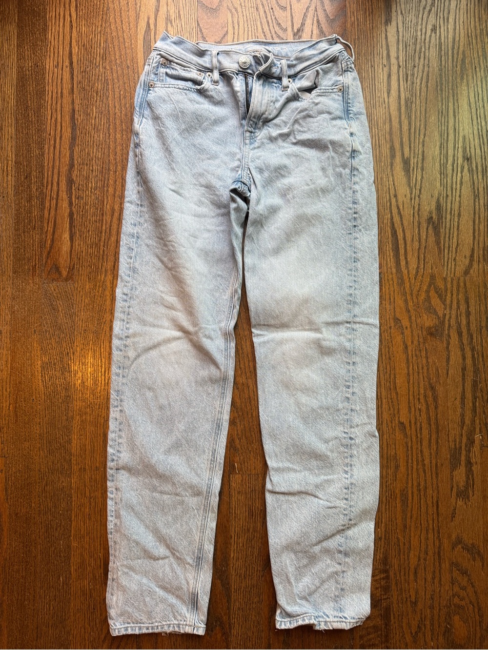 American Eagle Light Wash Women’s 90’s Straight Jeans